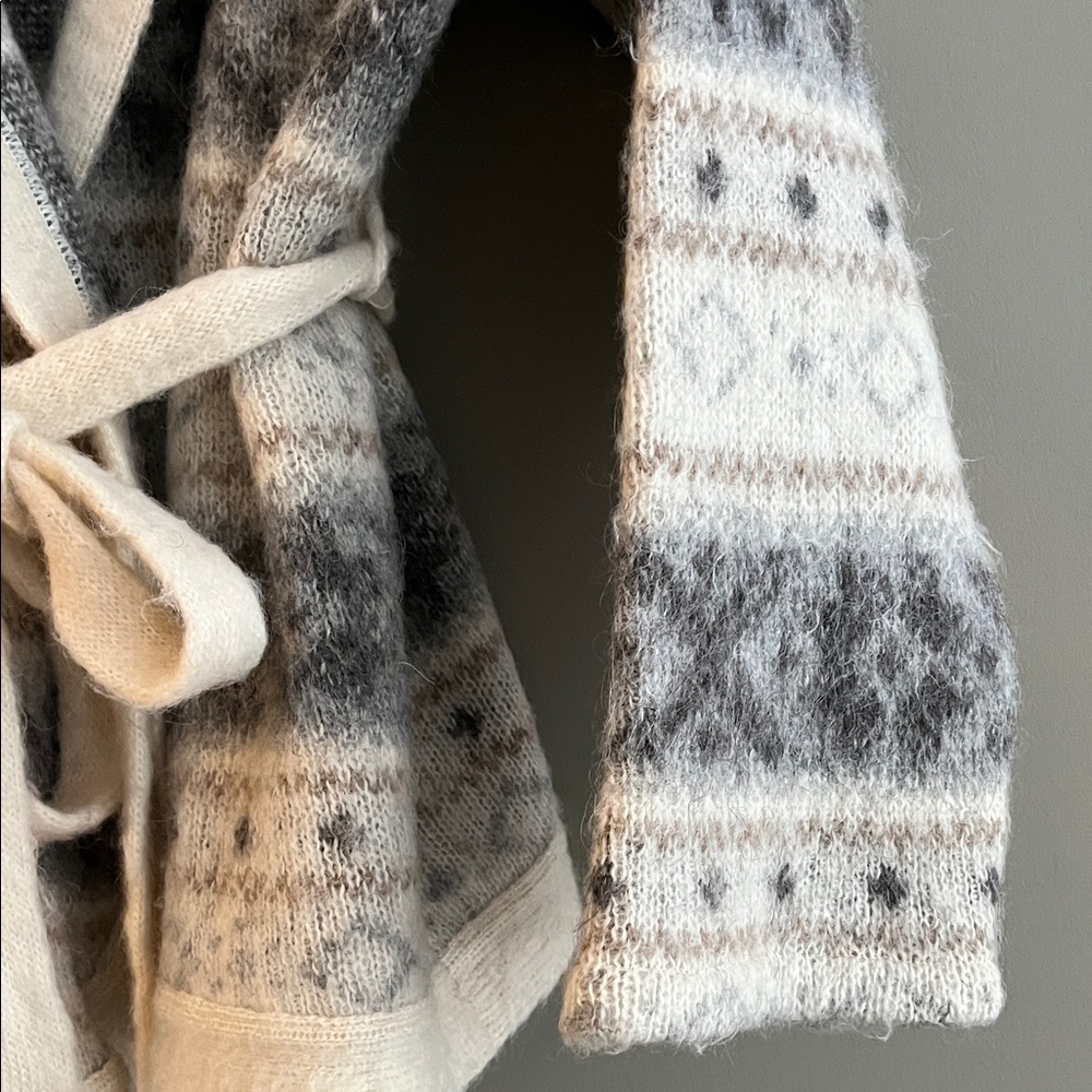 SAMBAND OF ICELAND Hooded Wool Cardigan - Gray and Cream Pattern - Picture 9 of 15